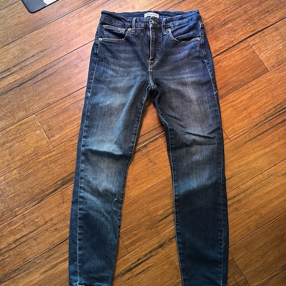 Good American Good Legs Crop Jeans 6/28 - Picture 1 of 4